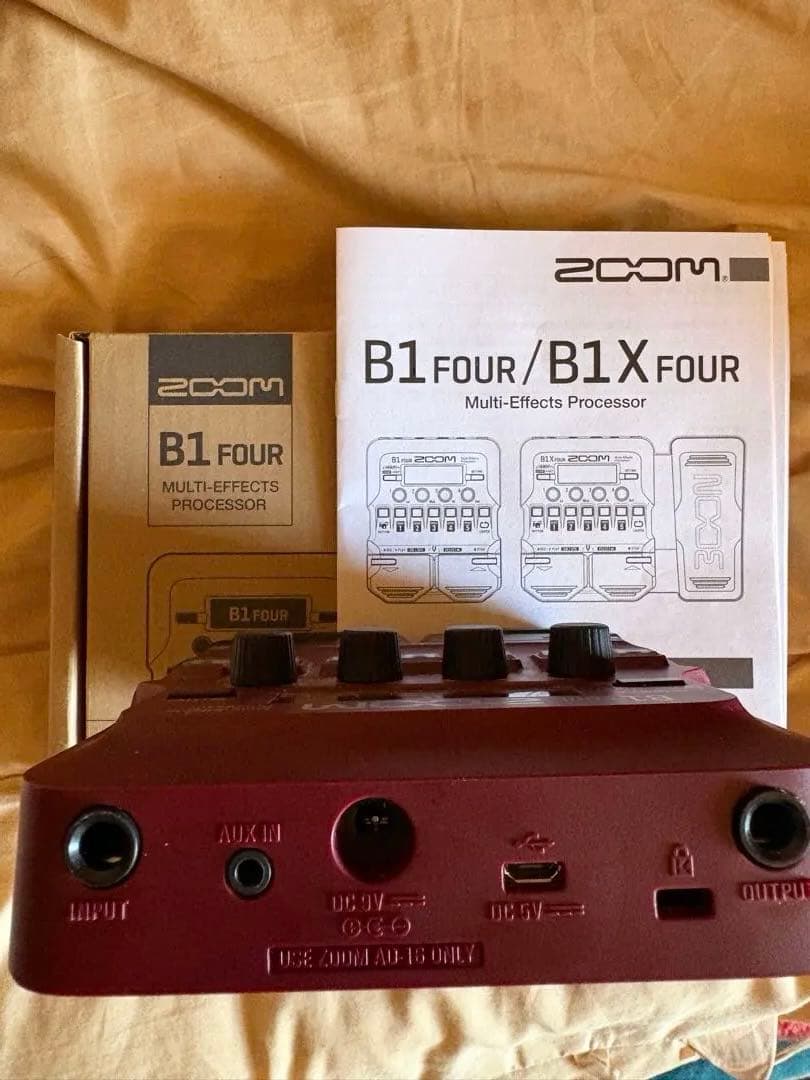 ベース 3 ZOOM B1 FOUR