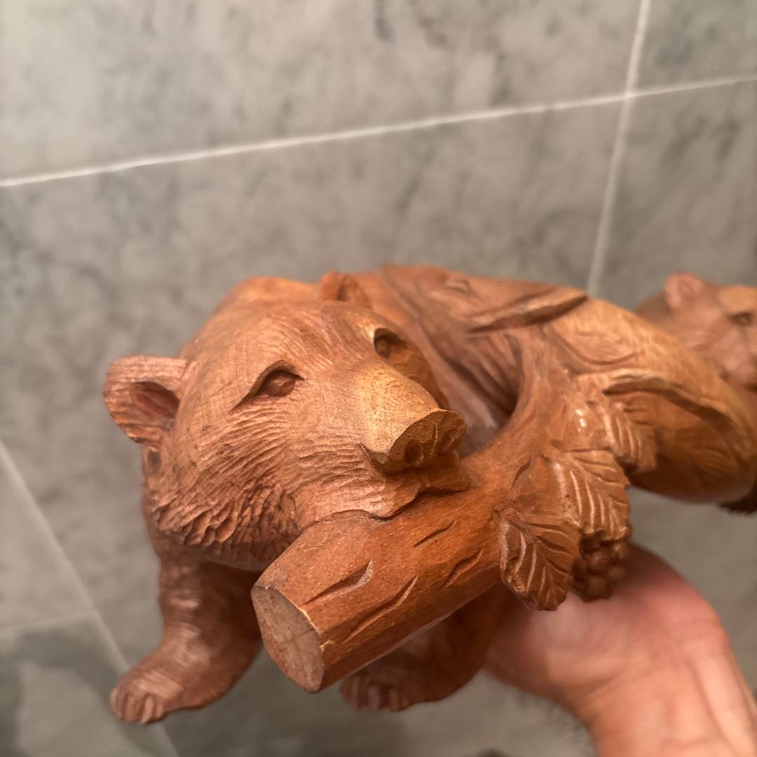 平野幸人 作(琇) 北海道アイヌ伝統民藝　葡萄と鮭をくわえる親子熊の一刀彫り彫刻