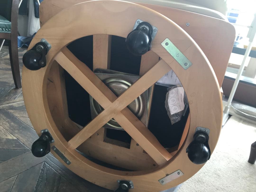  　１脚ニトリ食卓椅子レザー 回転式アームチェア