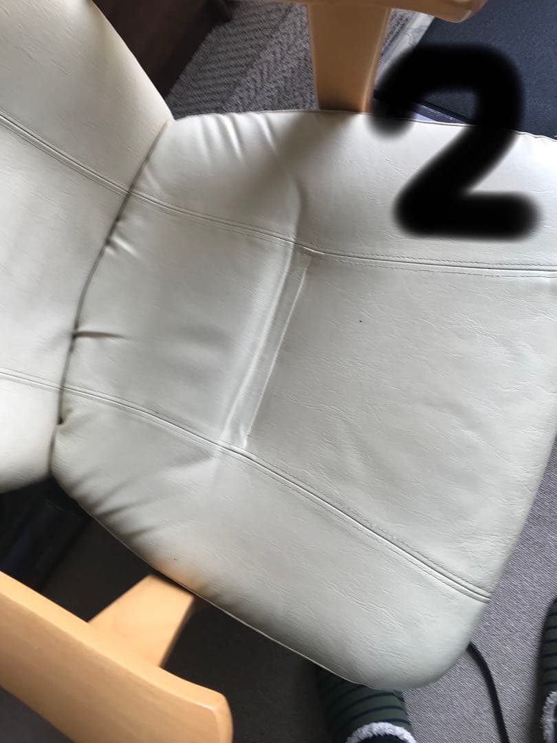  　１脚ニトリ食卓椅子レザー 回転式アームチェア