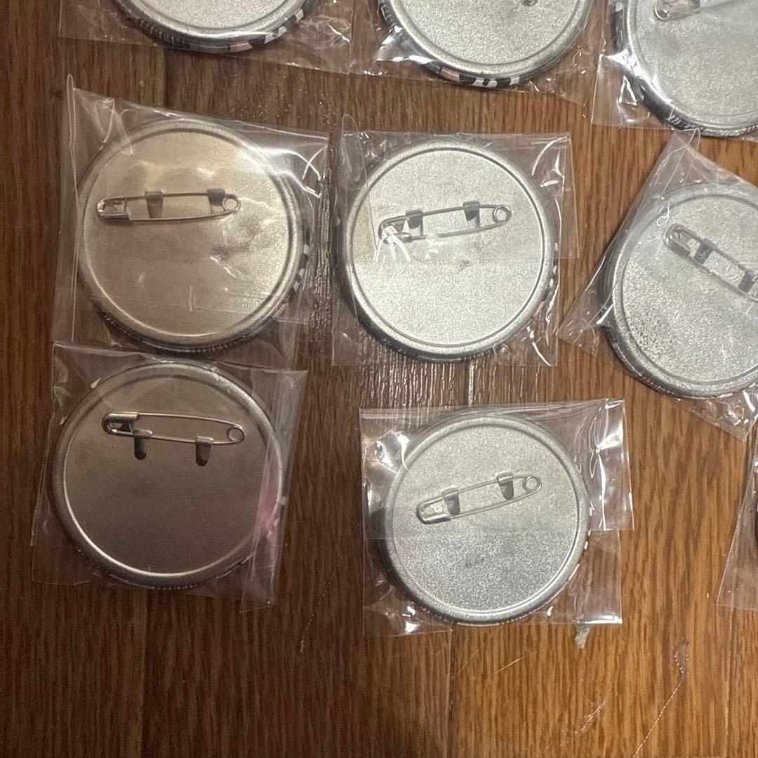 お値下げ中‼️‼️カラフルピーチ うり 極楽湯 缶バッジ　缶バ　たくさん 13個