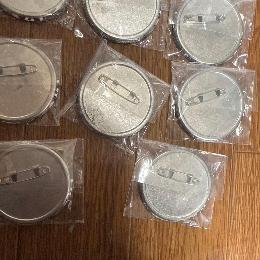 お値下げ中‼️‼️カラフルピーチ うり 極楽湯 缶バッジ　缶バ　たくさん 13個