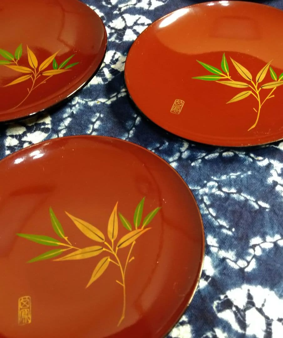 ♣【希少な】超レア５０年前のヴィンテージ品♦【金彩】紅赤笹絵柄 ♦５平皿