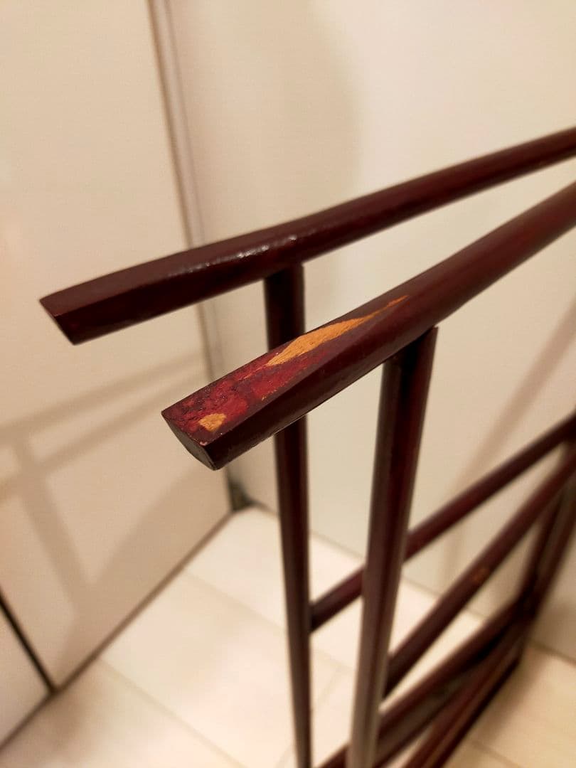 赤茶色の衣桁 ミニサイズ 鶴の絵柄付き