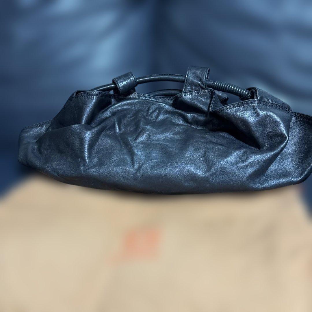 ロエベ上質レザーハンドバッグ エンボスロゴ