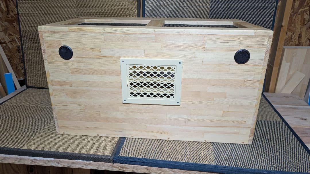 ✌︎('ω'✌︎ )ケージ　アルミサッシ仕様。赤松集成材１８ミリ蜜蝋オイル