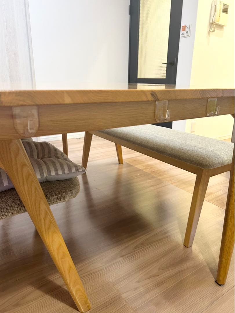 天然木無垢オーク材のダイニングテーブル