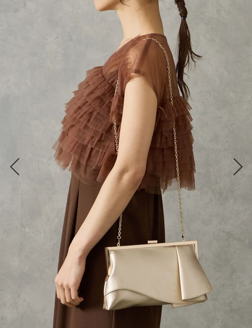 【AIMER（エメ）】ゴールド フレアタッククラッチバッグ