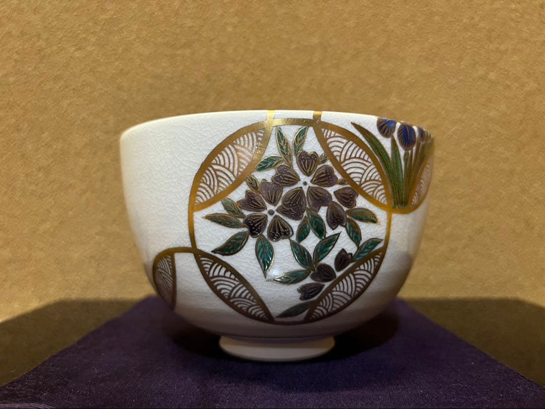 清閑寺　杉田祥平　古流水写金七宝草花画　茶碗