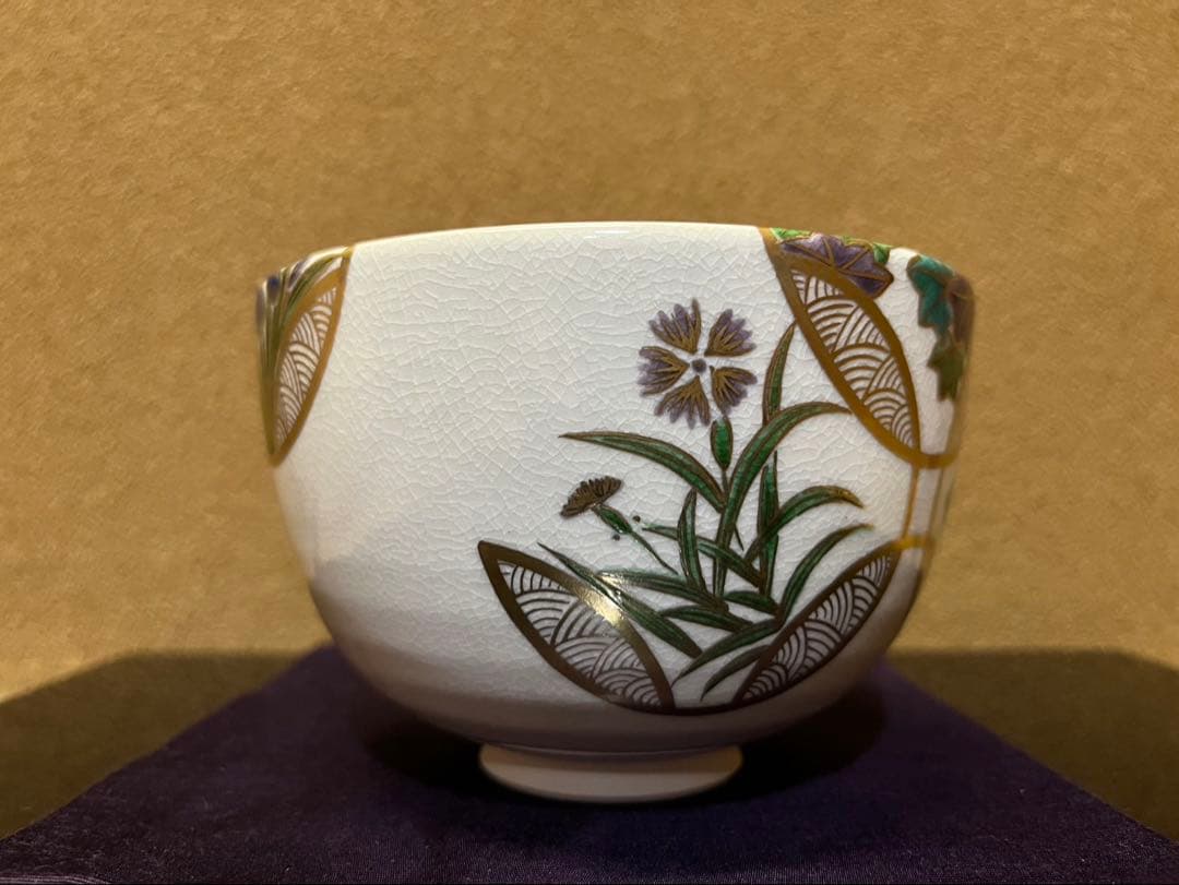 清閑寺　杉田祥平　古流水写金七宝草花画　茶碗