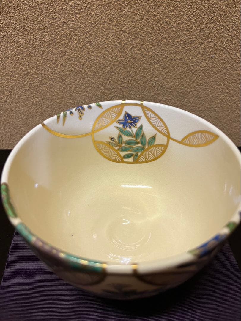 清閑寺　杉田祥平　古流水写金七宝草花画　茶碗