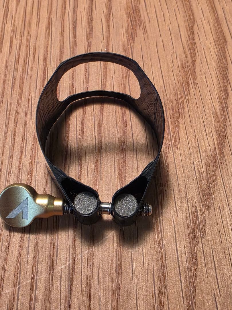 アルト用リガチャー カーボン