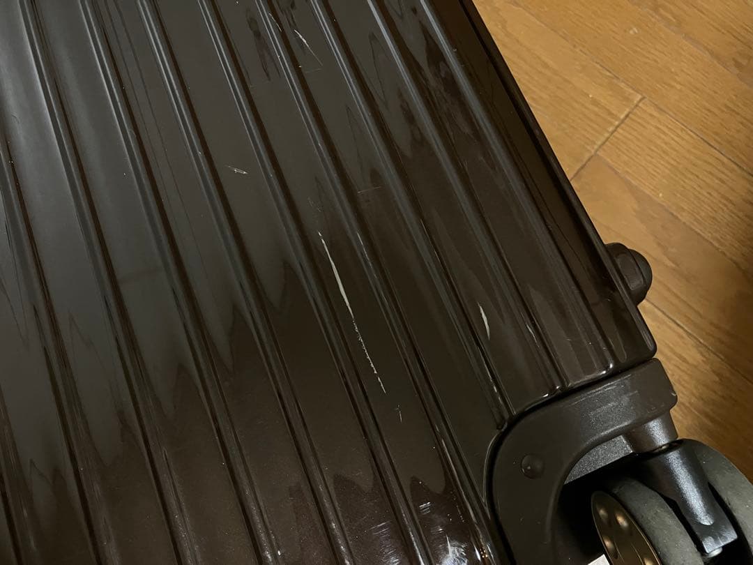 RIMOWA 47リットル 4輪キャリーケース 2〜3泊向け