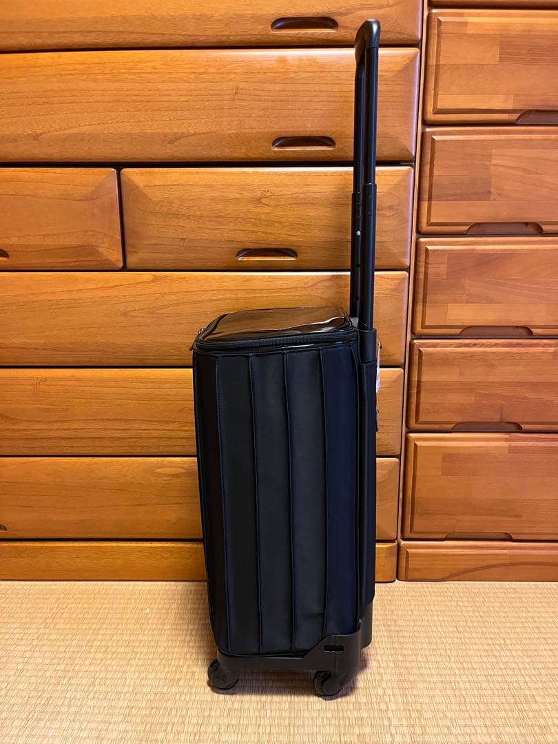 黒 キャリーケース