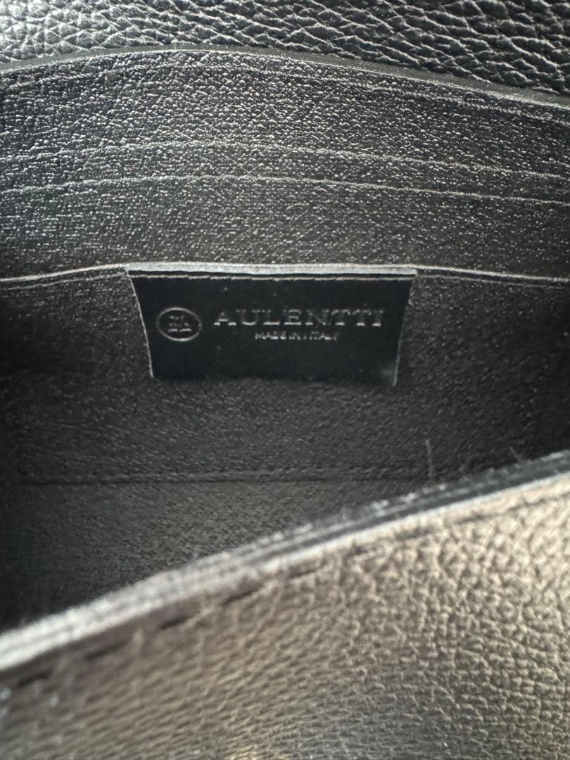 AULENTTI ブラックレザー ショルダーバッグ