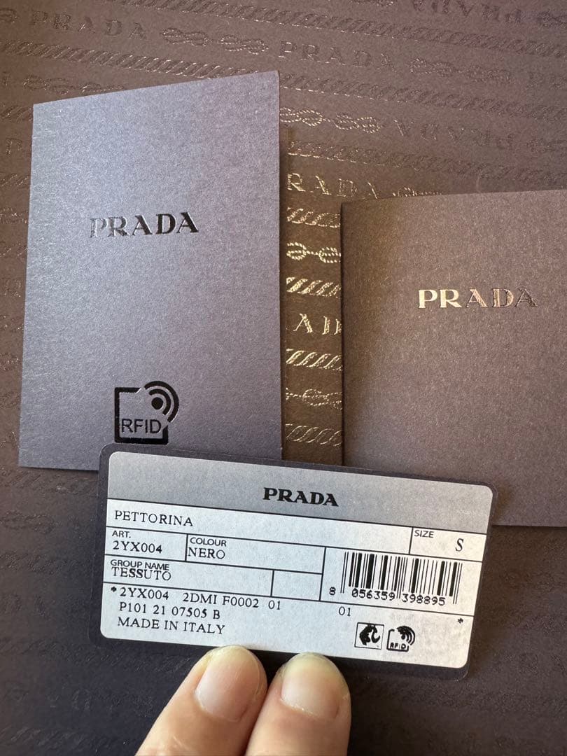 【PRADA】ドッグ　レインコート (新品・未使用)