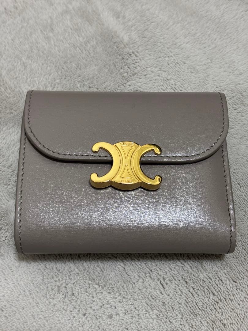 CELINE コンパクト財布　Small Tri-Fold Pebble