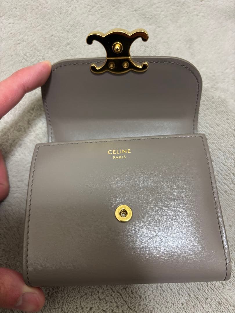 CELINE コンパクト財布　Small Tri-Fold Pebble