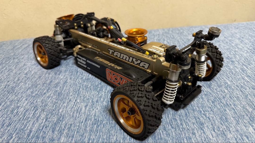 TAMIYA XV-01 メカ付き組済シャーシ　未塗装ボディ