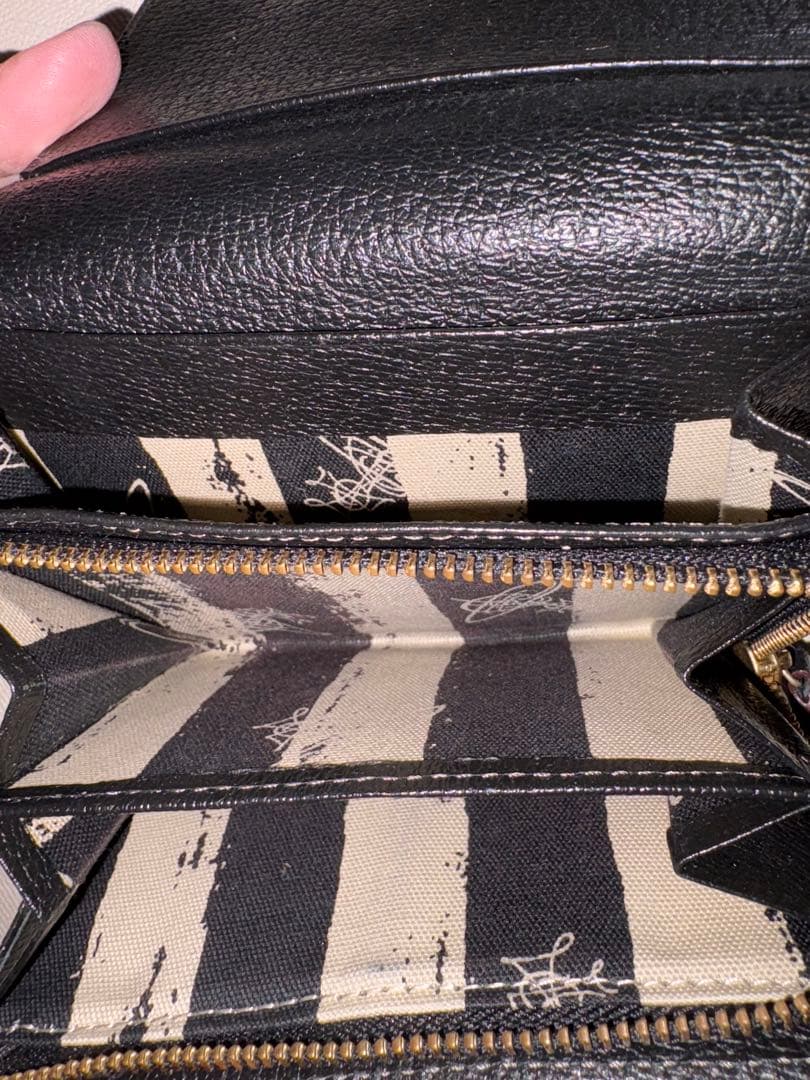 Vivienne Westwood黒いレザー三つ折り財布