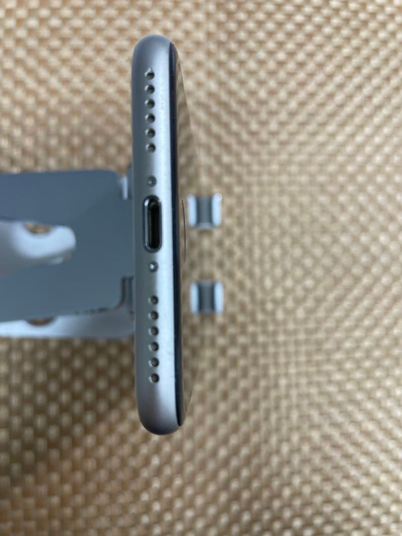 iPhone SE 第3世代 64 GB スターライトSIMフリー【2668】