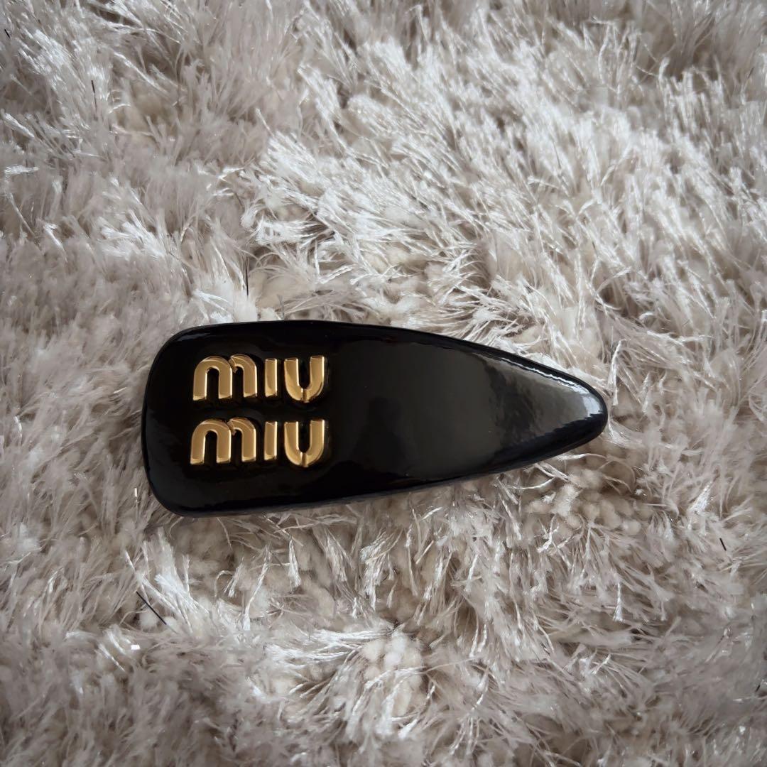 miumiu ヘアクリップ ブラック
