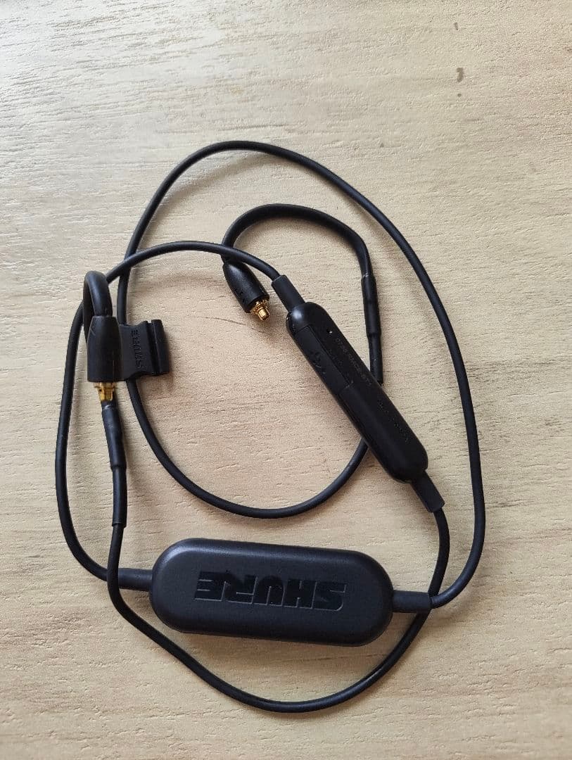 SHURE SE215 有線・無線両ケーブル付属