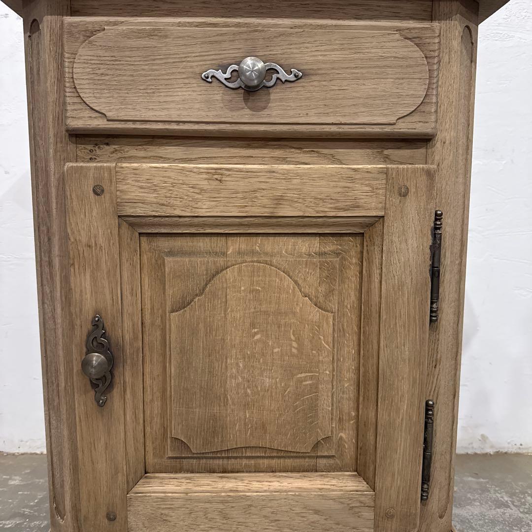 ヴィンテージ　木製サイドテーブル　引き出し／扉収納付き　剥離