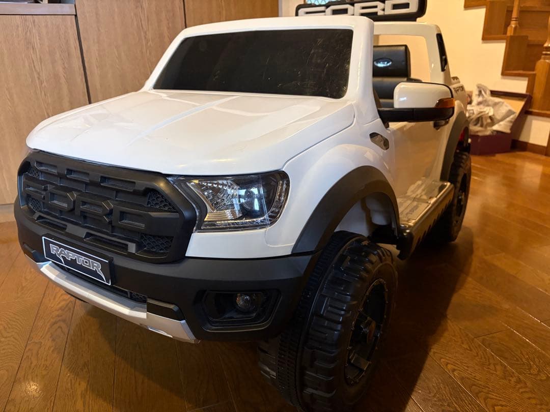 乗用玩具　フォードレンジャーラプター 電動ラジコンカー