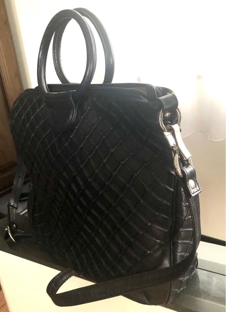 黒革トートバック　ハンドバッグ （ショルダーストラップつき）