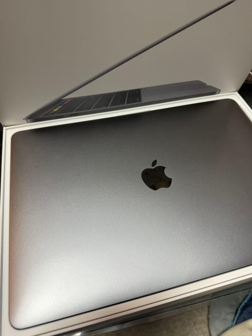 MacBook本体 MacBook Pro 13inch 2018 8GB SSD512GB