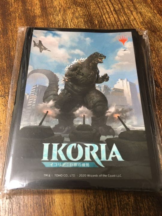 マジックザギャザリング：BOX限定ゴジライラストスリーブ