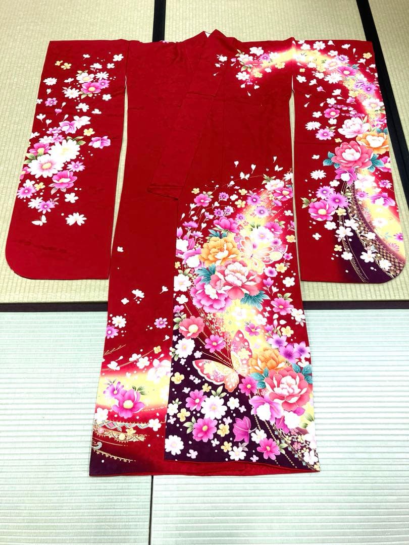 ☆中古品☆振袖　単品　正絹　赤系花・蝶模様Ｂ級品ヤケ有り振袖