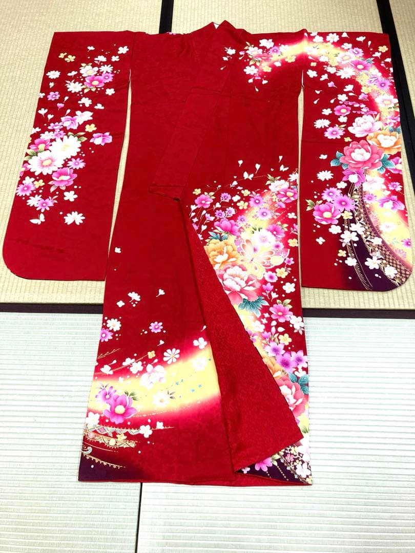 ☆中古品☆振袖　単品　正絹　赤系花・蝶模様Ｂ級品ヤケ有り振袖