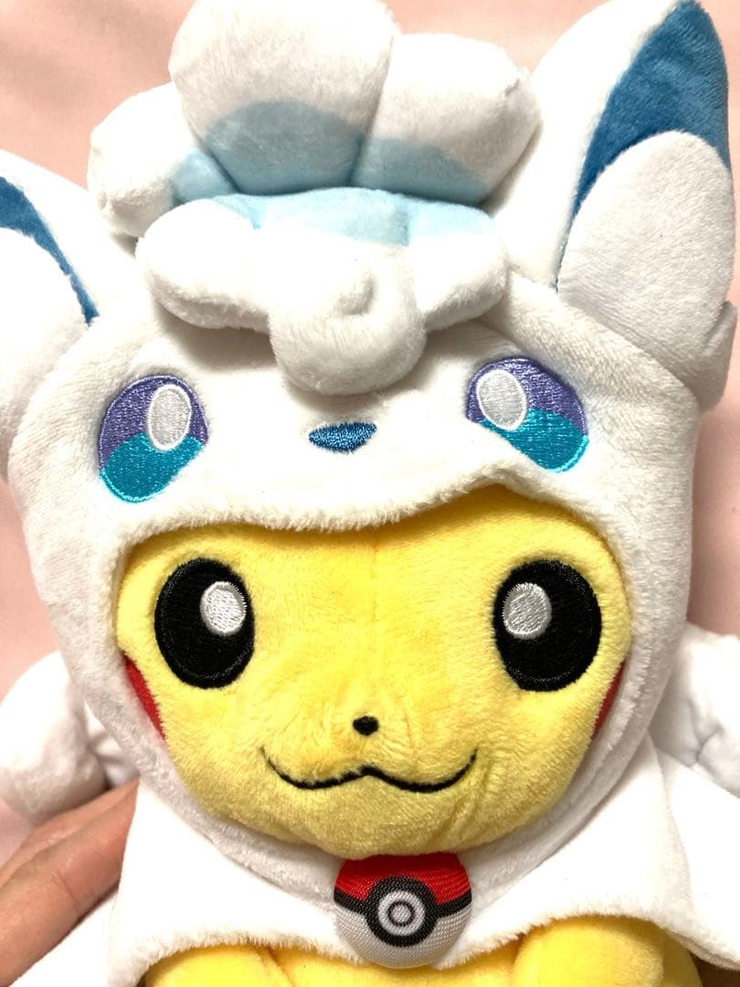 ポケモンセンター　アローラロコン　ピカチュウ ぬいぐるみ