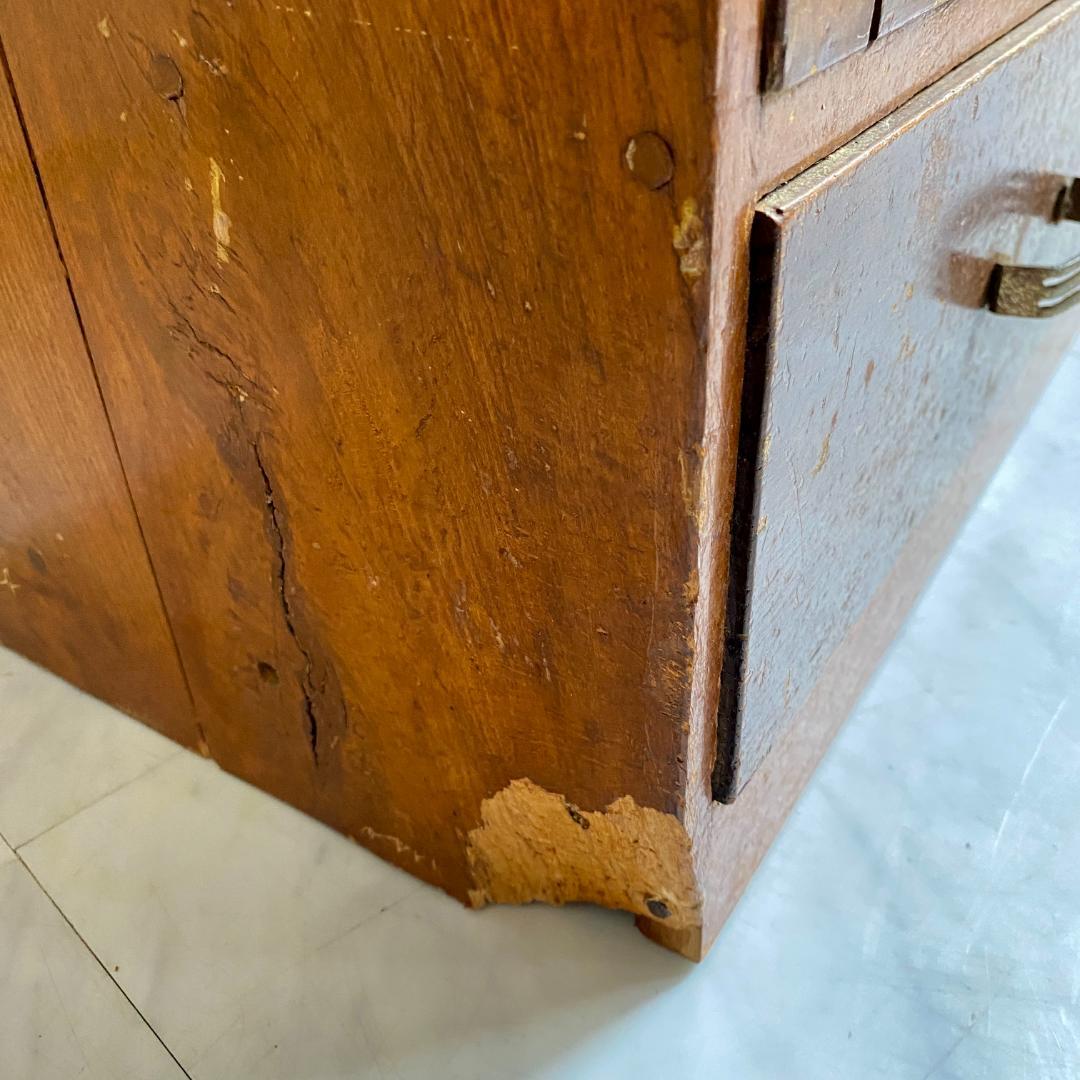 ジャンク レトロな木製キャビネット 古い本棚 ガラス扉付き カーテン付き