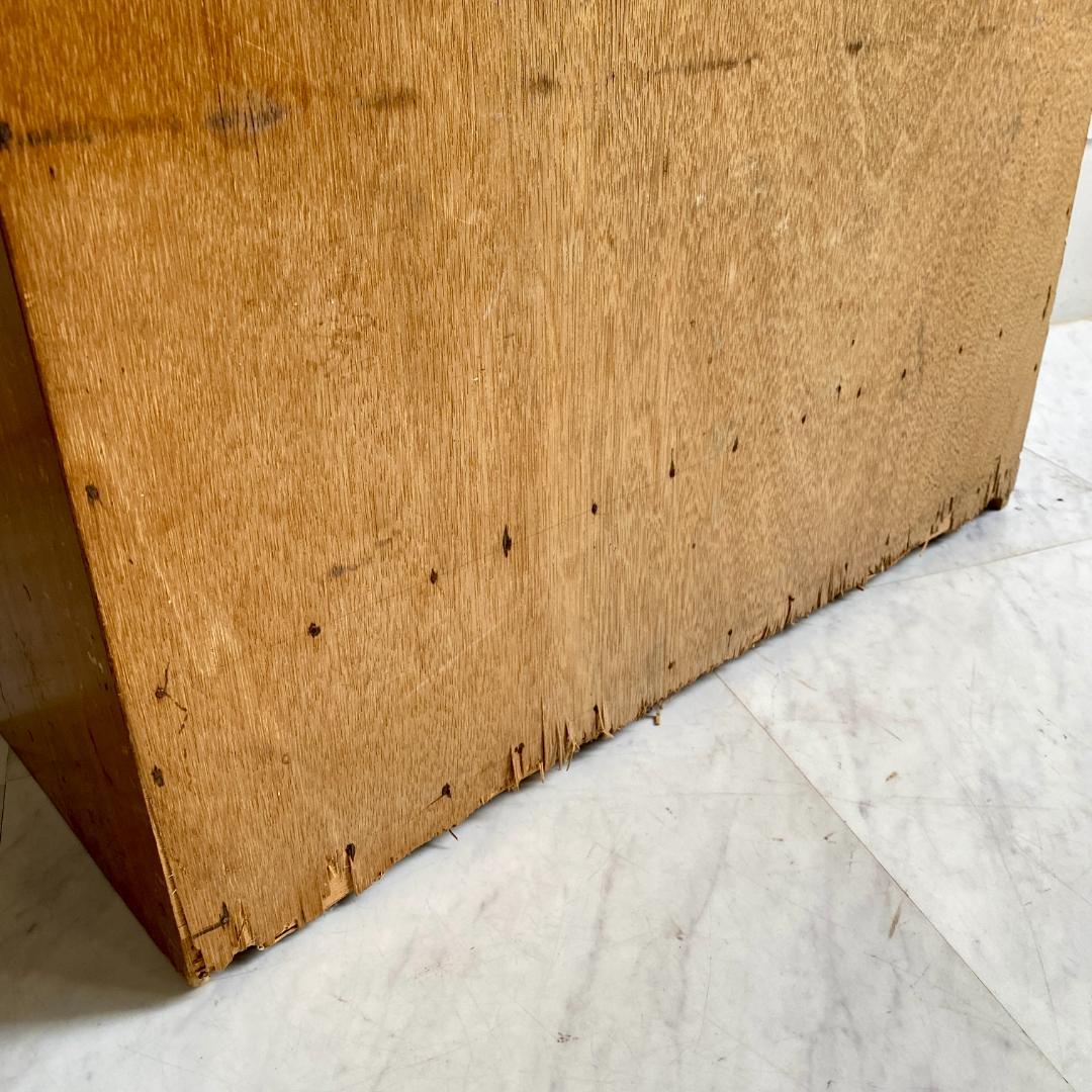 ジャンク レトロな木製キャビネット 古い本棚 ガラス扉付き カーテン付き