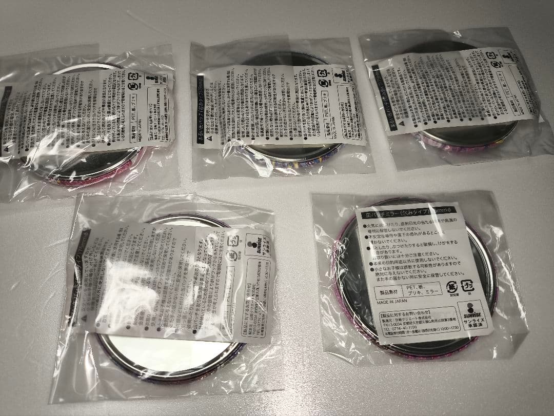 アイカツ　アイカツショップ限定　まるい缶バッジ　星宮いちご　霧矢あおい　紫吹蘭