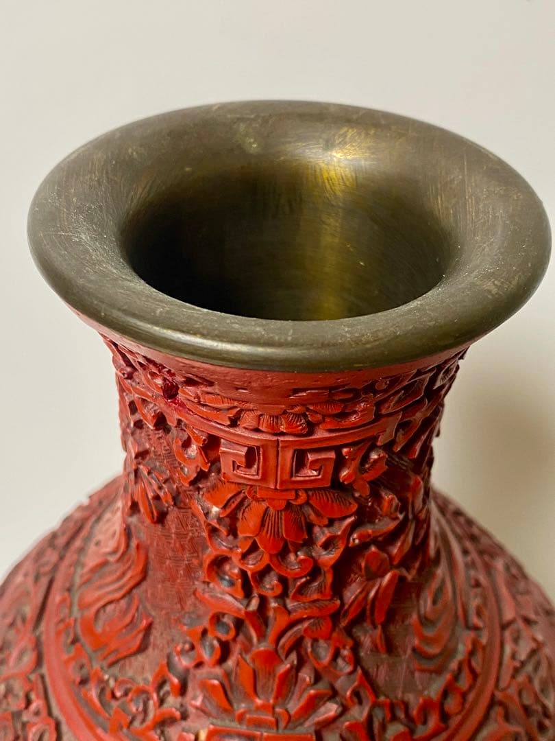 赤色彫刻装飾花瓶 中国古美術 壺　花瓶　中国堆朱　アンティーク