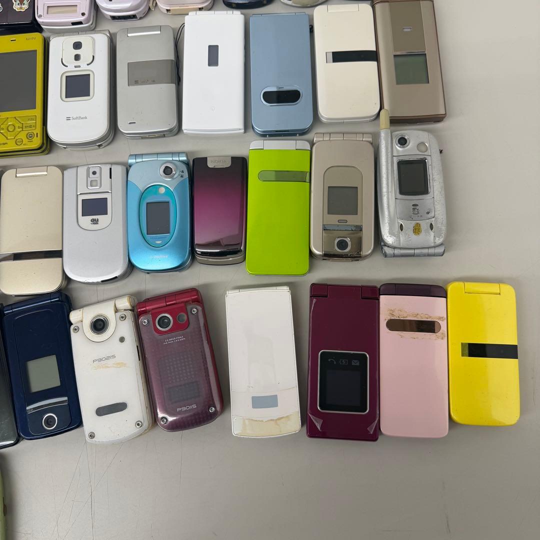 ガラケー　110個まとめ売り　ジャンク品　折りたたみ式携帯電話セット