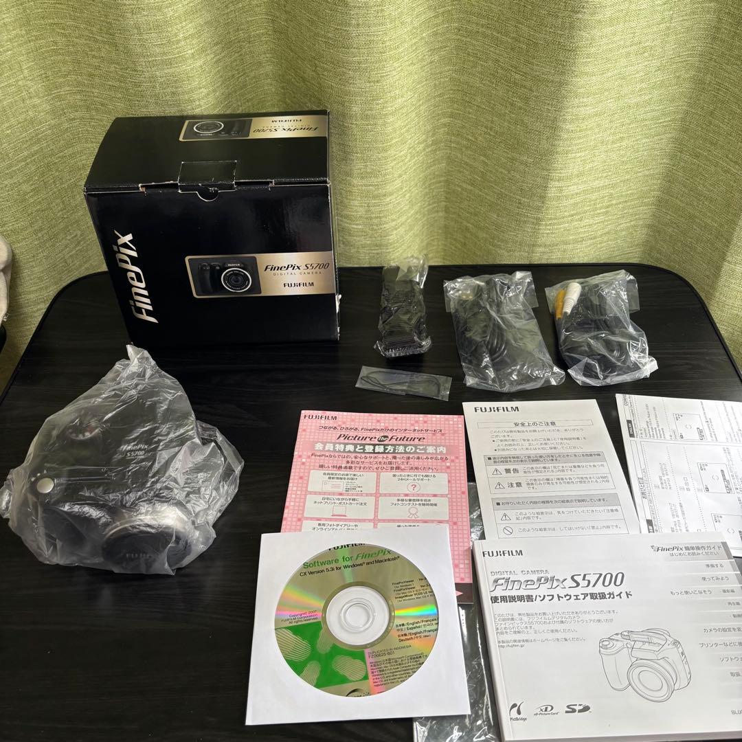 未使用品　FUJIFILM FinePix S5700 デジタルカメラ