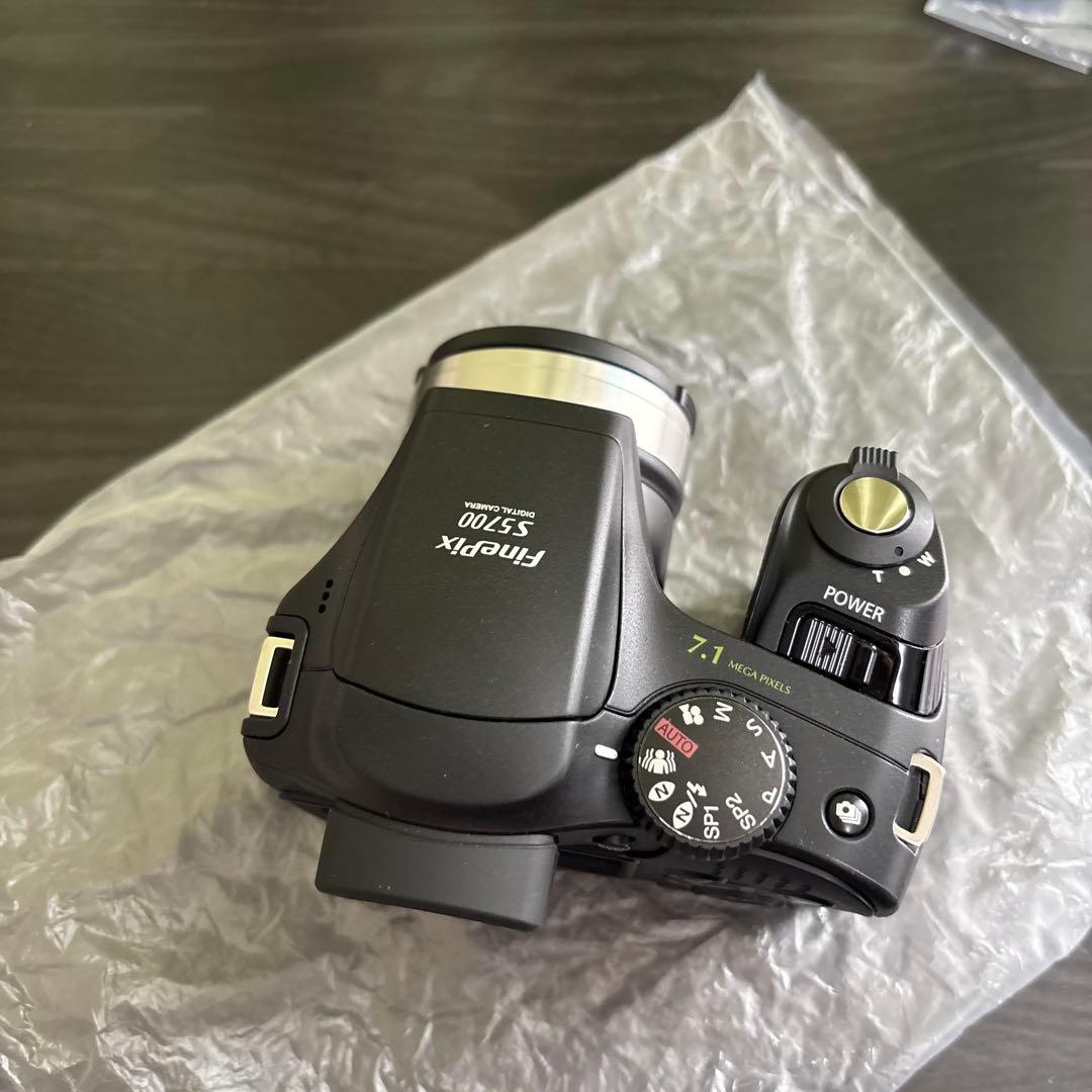 未使用品　FUJIFILM FinePix S5700 デジタルカメラ
