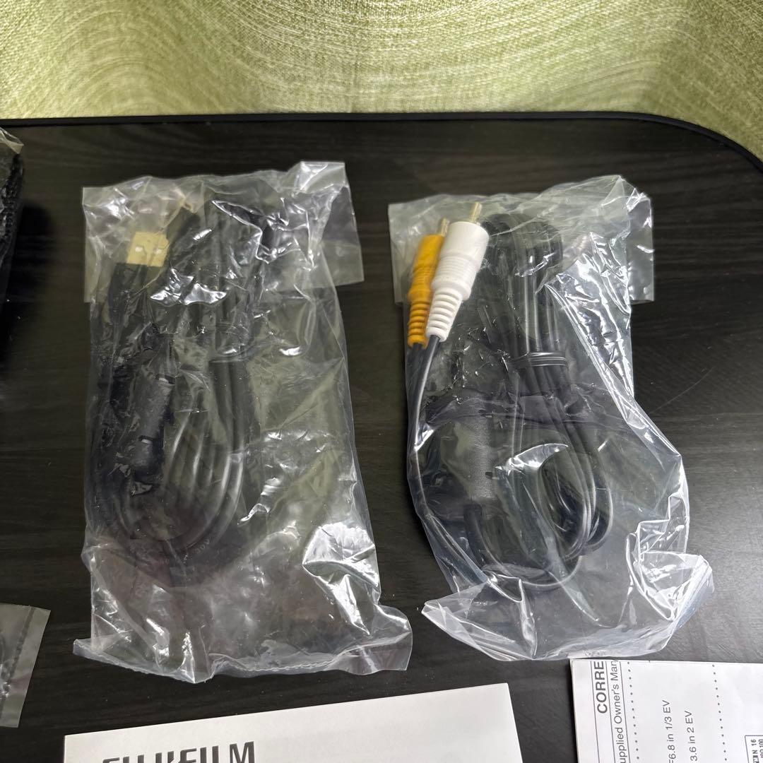 未使用品　FUJIFILM FinePix S5700 デジタルカメラ