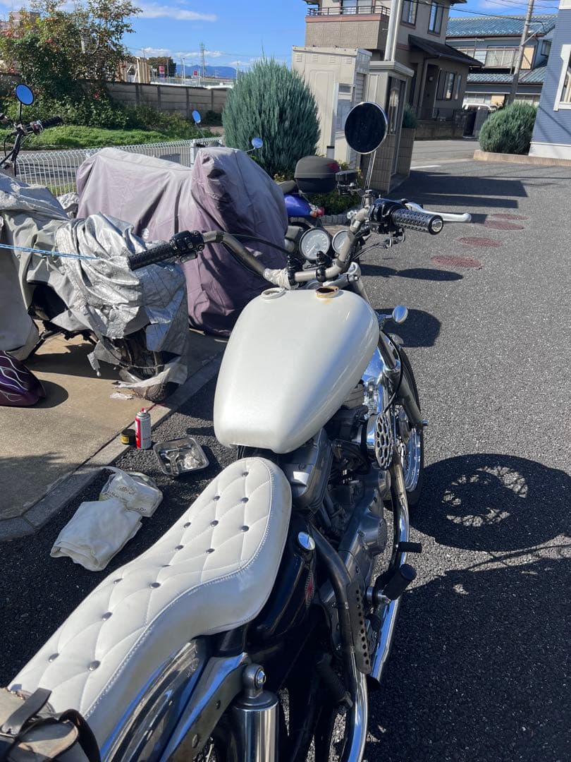 ファットボブタンク　スポーツスター　ダイナ　ソフテイル　パールホワイト　塗装綺麗