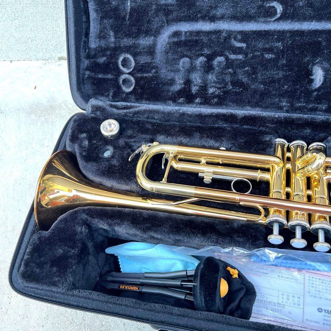 ヤマハトランペットYTR-3335　金色トランペット マウスピース付き