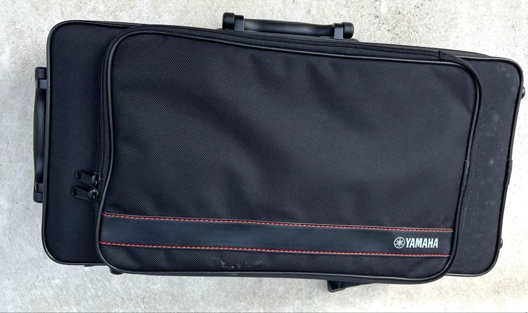 ヤマハトランペットYTR-3335　金色トランペット マウスピース付き