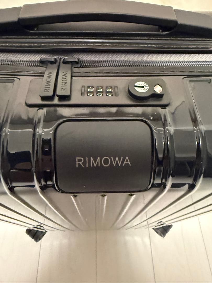 れい　 RIMOWA エッセンシャル　キャリーケース　31L ブラック