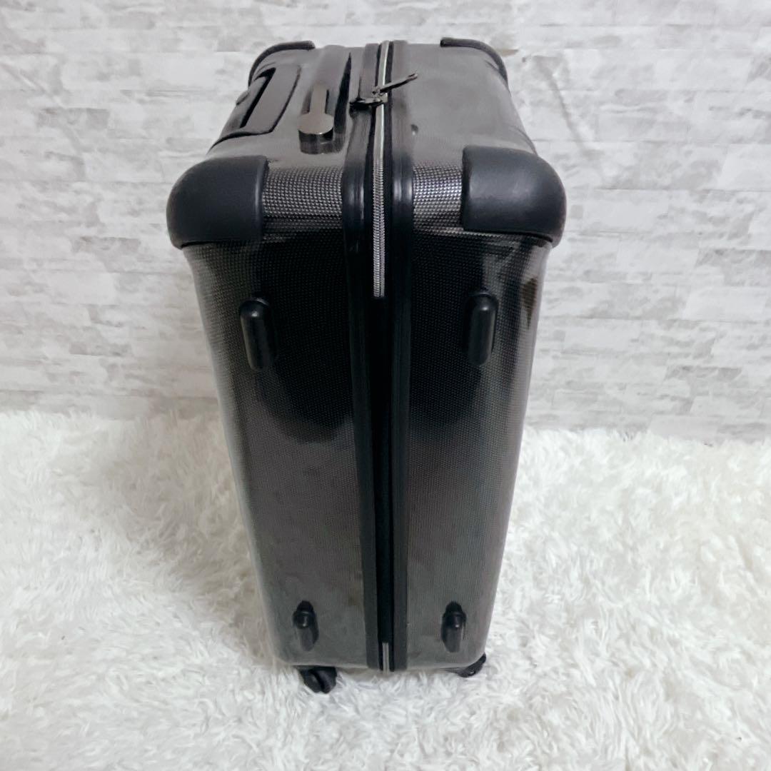 希少　テットオム　スーツケース　キャリーケース　ブラック（カーボン）