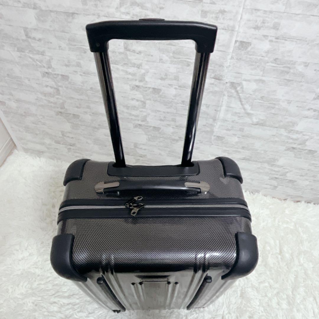希少　テットオム　スーツケース　キャリーケース　ブラック（カーボン）