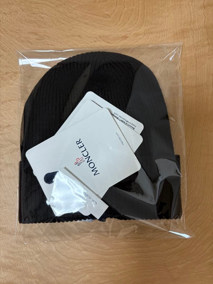 モンクレール　ニット帽 フリーサイズ　新品未開封